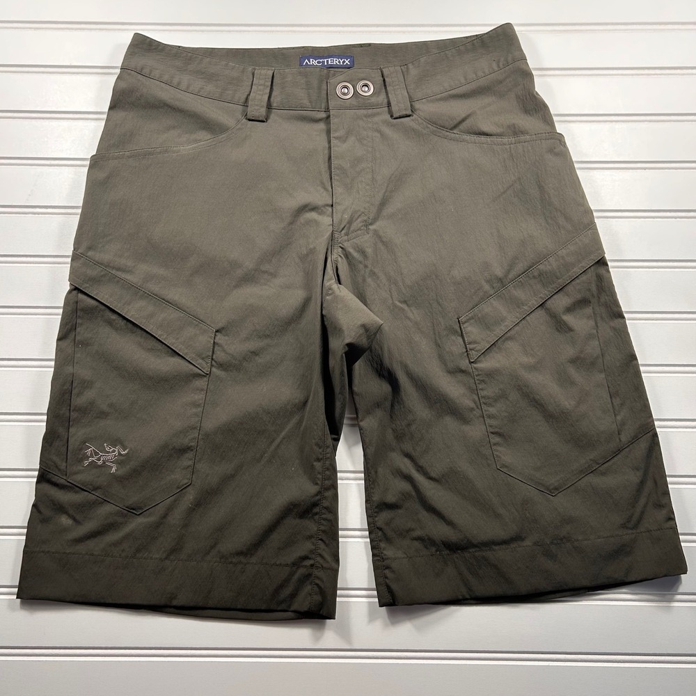 Arc'teryx Rampart Cargo Shorts Men's 30 (FITS 32) Olive Green Hiking Gorpcore